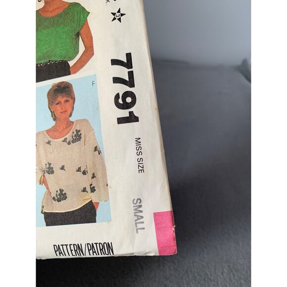 Vintage McCalls 7791 Misses Blouse Pattern Size Small Uncut 1981 - Picture 3 of 3